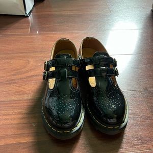 Dr. Martens size 6 (perfect)